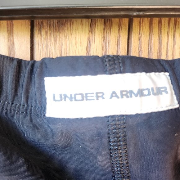 UNDER ARMOUR BLACK BIKE SHORTS ~ WOMENS BLACK SIZE MEDIUM ~ PLEASE READ - Picture 2 of 5